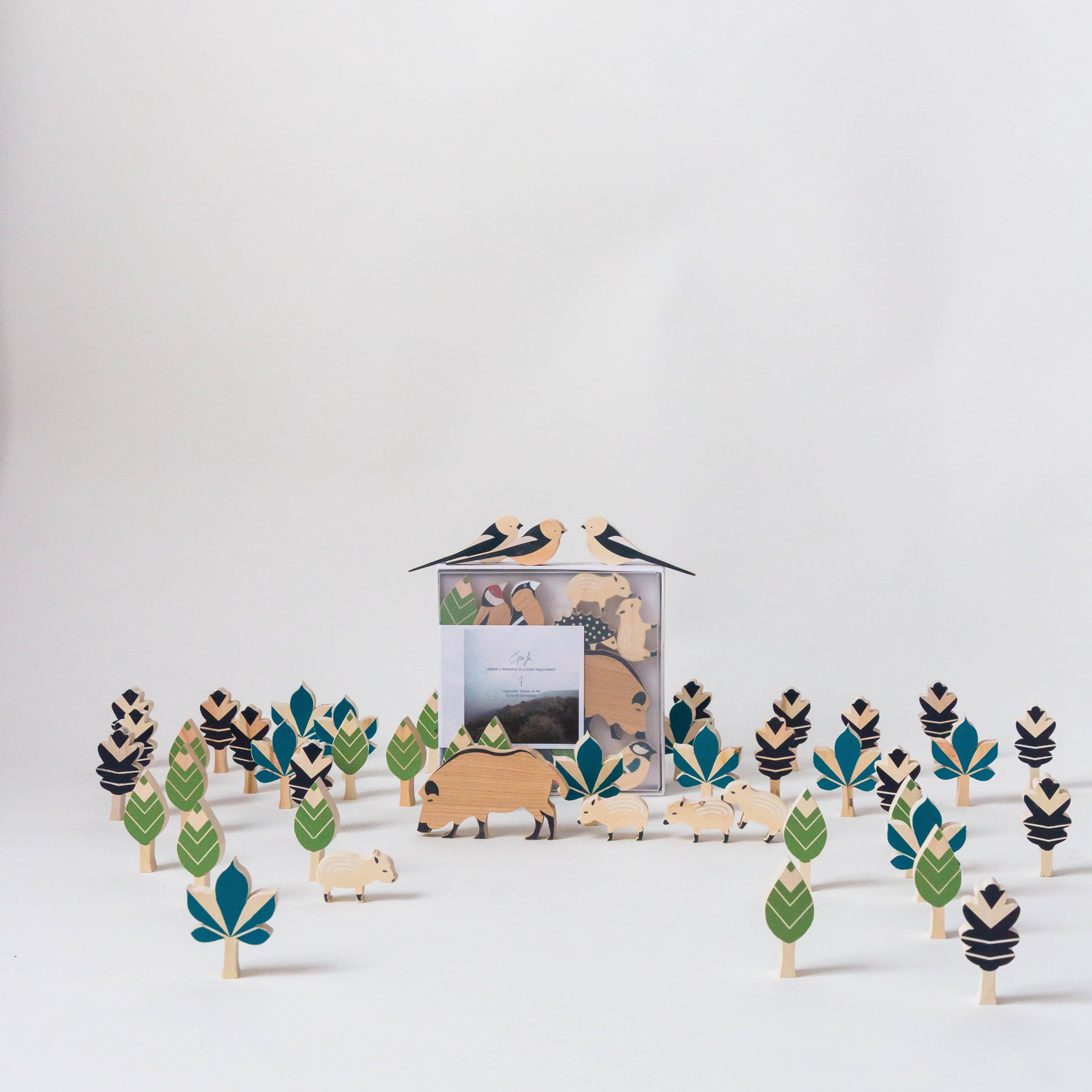 Eperfa wooden hillside animals set